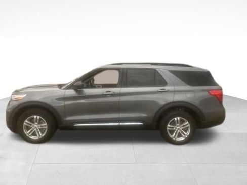 Certified 2023 Ford Explorer XLT w/ Equipment Group 202A AWD/4WD image 5