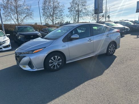 Used 2022 Toyota Prius Prime XLE image 5