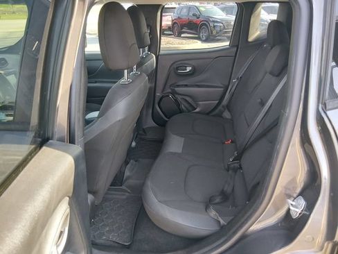 Used 2018 Jeep Renegade Altitude w/ Popular Equipment Group FWD image 13