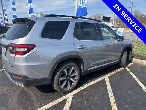 Used 2023 Honda Pilot Touring image 9