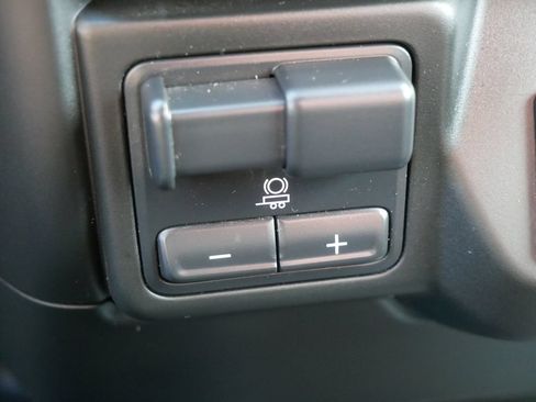 Used 2024 GMC Sierra 2500 Pro AWD/4WD image 4