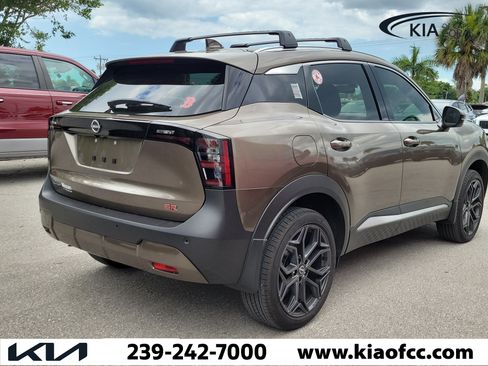 Used 2025 Nissan Kicks SR FWD image 8