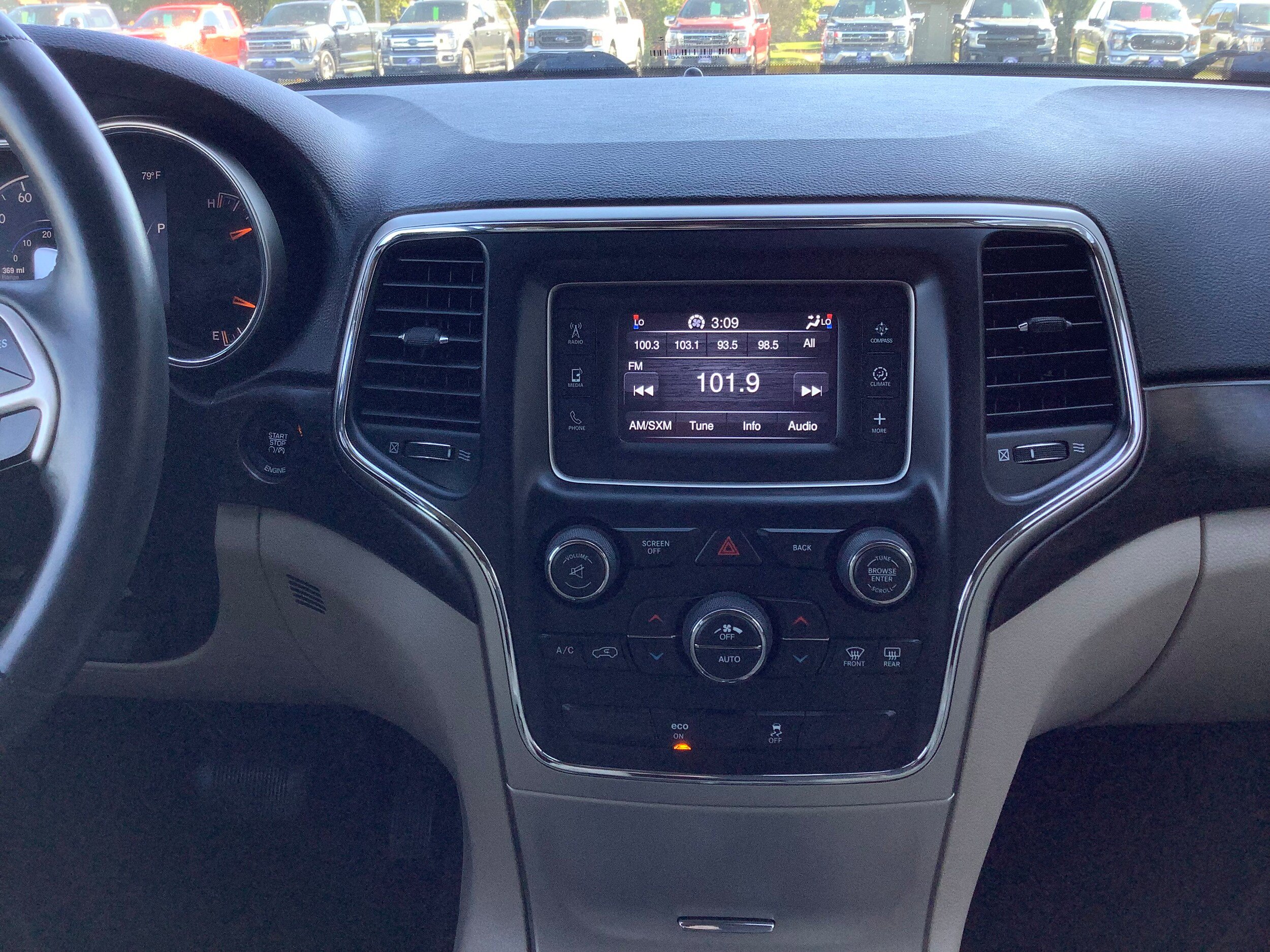 Used 2014 Jeep Grand Cherokee Laredo w/ All Weather Capability Group AWD/4WD image 9