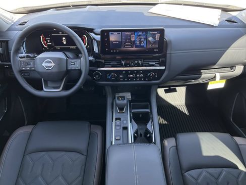 New 2026 Nissan Pathfinder Platinum FWD image 8