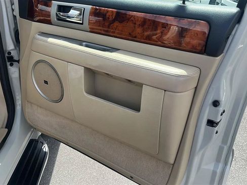 Used 2005 Lincoln Navigator Luxury AWD/4WD image 33