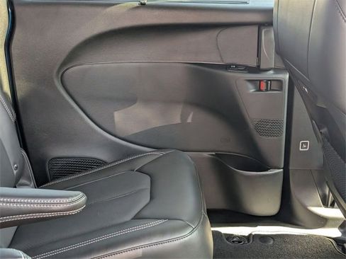 New 2026 Chrysler Pacifica Select image 29