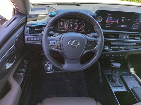 Certified 2022 Lexus ES 350 Ultra Luxury w/ Accessory Package 2 FWD image 15