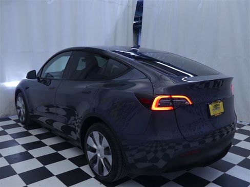 Used 2023 Tesla Model Y Long Range AWD/4WD image 4