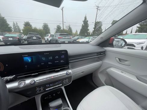 Used 2025 Hyundai Kona SEL image 29