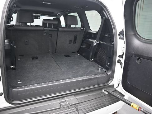 Used 2021 Lexus GX 460 Premium w/ Premium Package AWD/4WD image 10