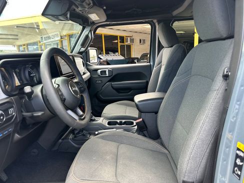 Used 2024 Jeep Wrangler Unlimited w/ Convenience Group AWD/4WD image 13