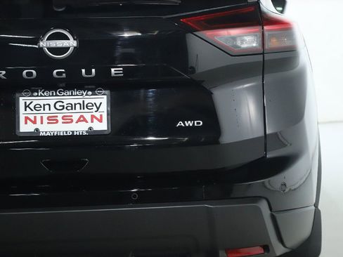 Certified 2026 Nissan Rogue SV image 43