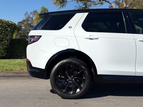Used 2024 Land Rover Discovery Sport Dynamic SE image 9