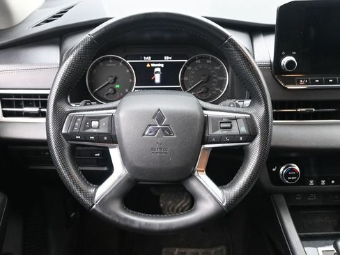 Used 2024 Mitsubishi Outlander SE image 20