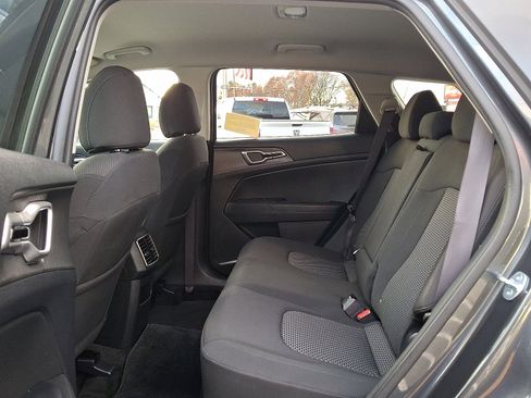 Used 2023 Kia Sportage LX image 10
