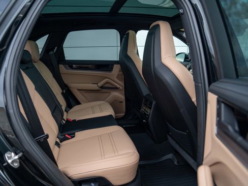 New 2026 Porsche Cayenne S image 25