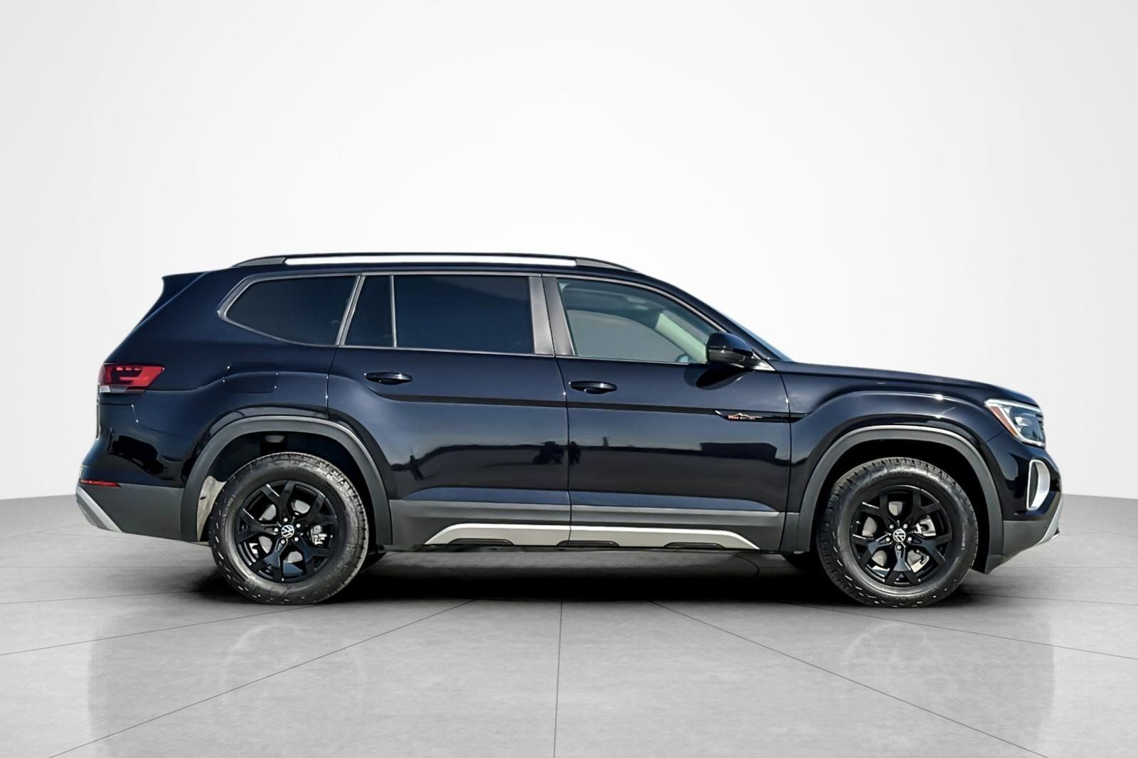 Used 2024 Volkswagen Atlas Peak Edition SE AWD/4WD image 6