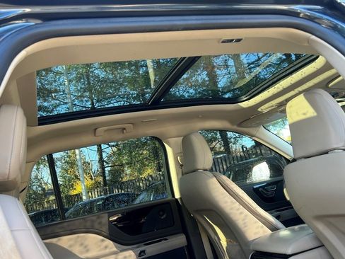 Certified 2023 Lincoln Aviator Reserve w/ Equipment Group 201A image 11