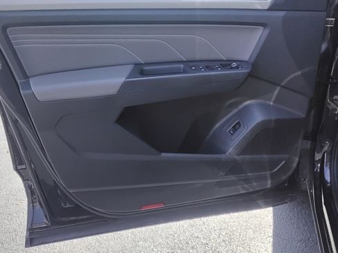 Used 2023 Volkswagen Atlas SE image 16