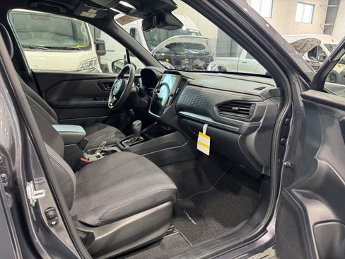 Used 2025 Subaru Forester Premium AWD/4WD image 13