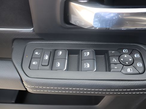New 2026 RAM 3500 Laramie AWD/4WD image 18
