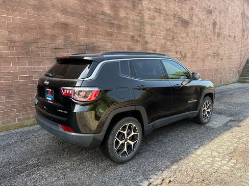 Used 2025 Jeep Compass Limited AWD/4WD image 5