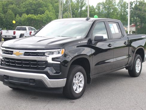 Used 2025 Chevrolet Silverado 1500 LT AWD/4WD image 3