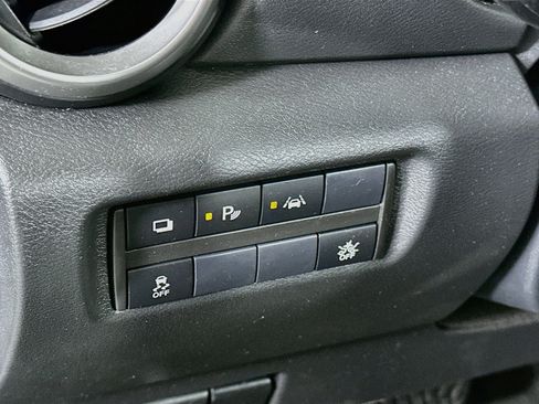 Used 2025 Nissan Versa S FWD image 17