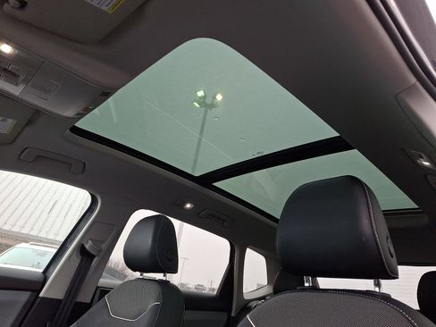 Certified 2023 Volkswagen Taos SE w/ Panoramic Sunroof Package image 14