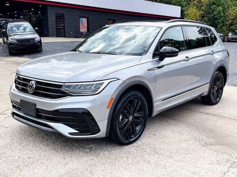 Used 2022 Volkswagen Tiguan SE R-Line image 1