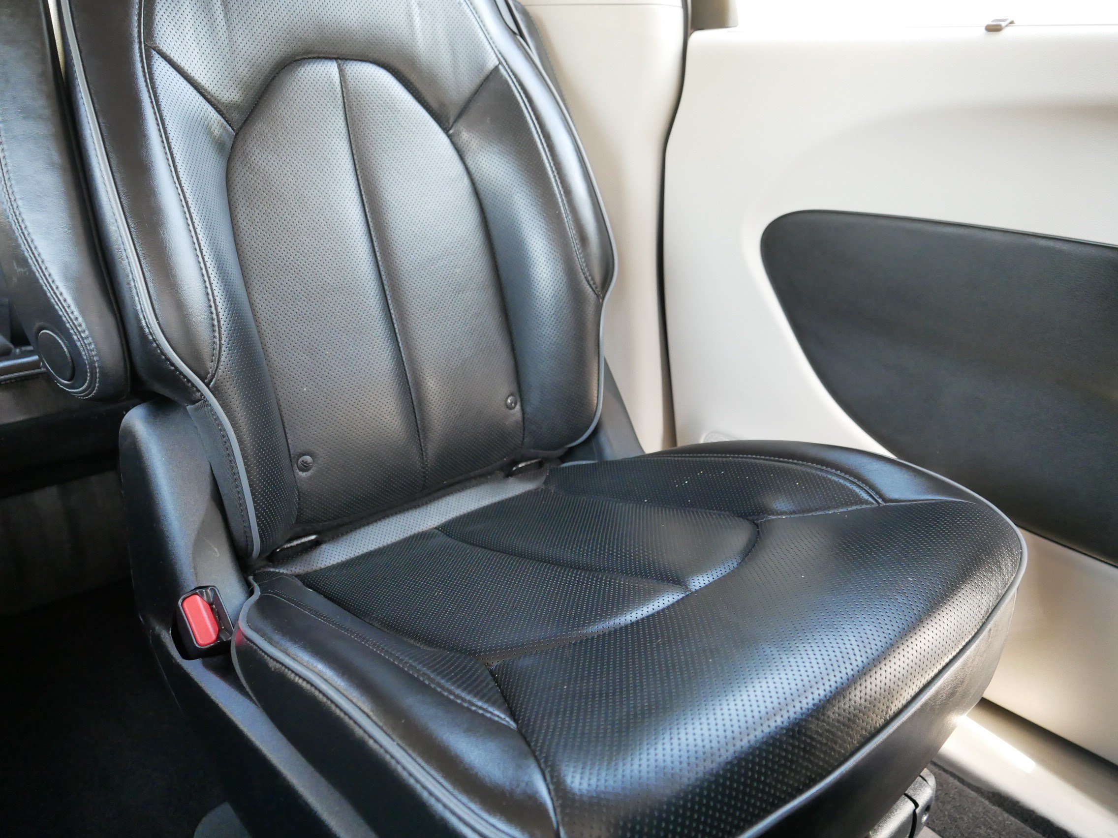Used 2018 Chrysler Pacifica Limited w/ Advanced Safetytec Group FWD image 14