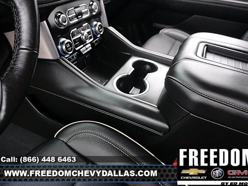 Used 2022 GMC Yukon XL SLT w/ SLT Premium Package RWD image 32