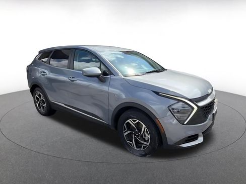 Used 2025 Kia Sportage LX image 2