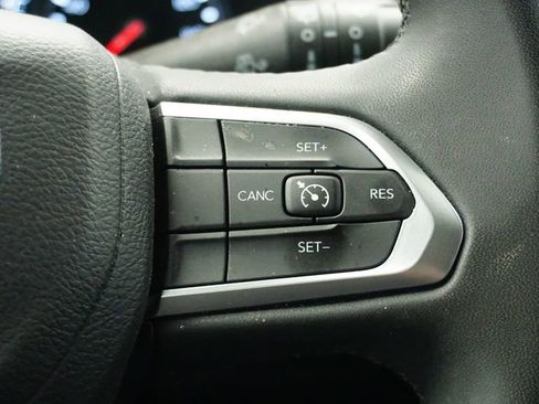 Used 2023 Jeep Compass Latitude image 33