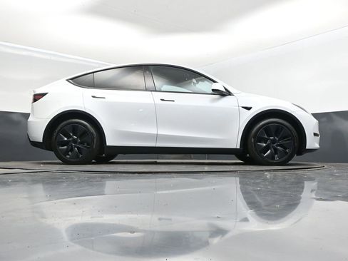 Used 2025 Tesla Model Y Long Range image 42