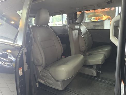 Used 2015 Toyota Sienna LE FWD image 16