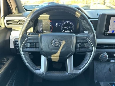 Used 2024 Toyota Tacoma TRD Off-Road image 11