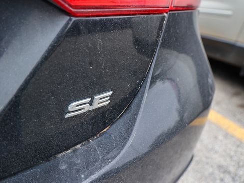Used 2018 Toyota Camry SE FWD image 10