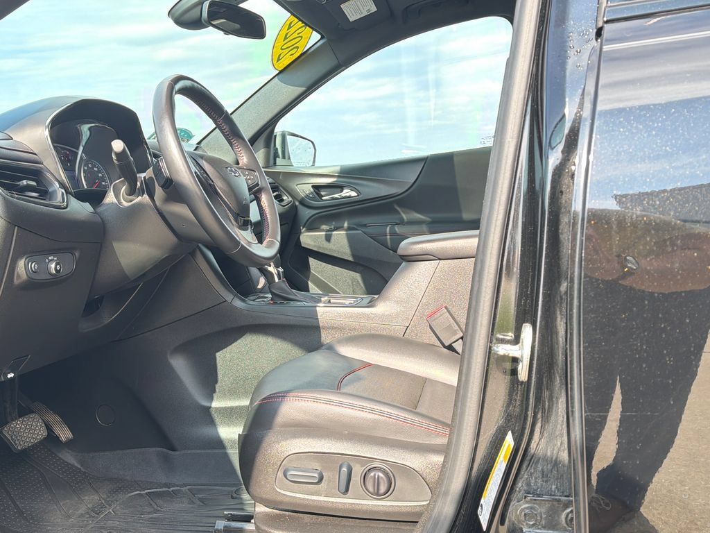 Certified 2022 Chevrolet Equinox RS w/ RS Leather Package AWD/4WD image 34