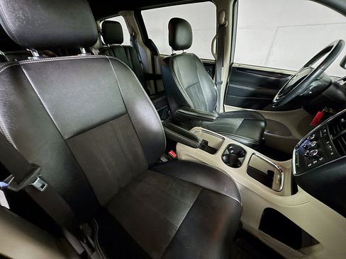 Used 2019 Dodge Grand Caravan SXT FWD image 27