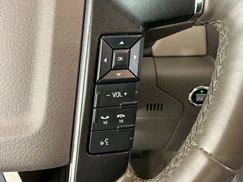 Used 2016 Lincoln Navigator Select RWD image 33