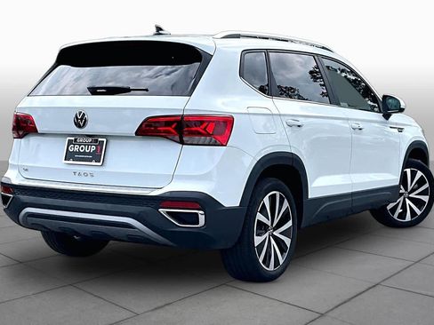Used 2023 Volkswagen Taos SE w/ Panoramic Sunroof Package FWD image 13