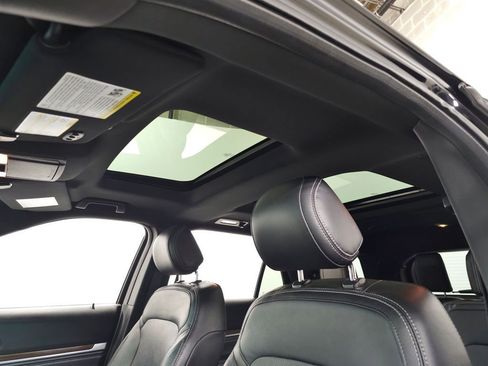 Used 2017 Ford Explorer Limited w/ Equipment Group 301A AWD/4WD image 17