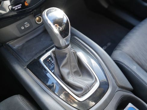 Used 2018 Nissan Rogue SV FWD image 13