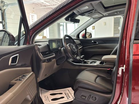 Used 2025 Kia Carnival SX FWD image 8