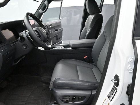 Used 2025 Lexus GX 550 w/ Cold Area Package image 15