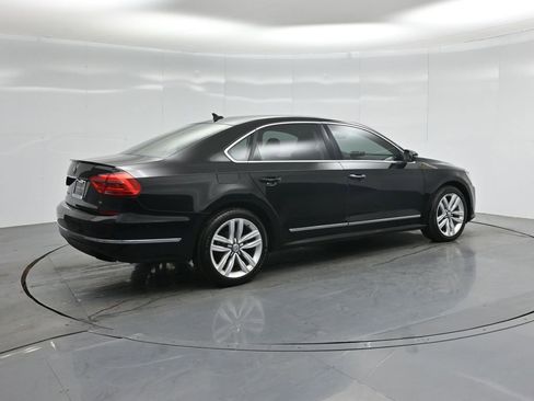 Used 2016 Volkswagen Passat 3.6 SEL Premium image 25