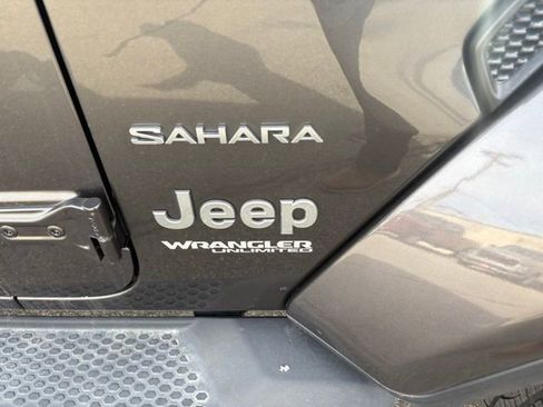 Used 2019 Jeep Wrangler Unlimited Sahara image 9