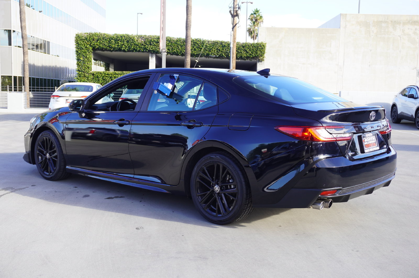 Used 2025 Toyota Camry SE FWD image 5