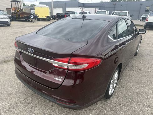 Used 2017 Ford Fusion SE w/ Fusion SE Technology Package FWD image 5